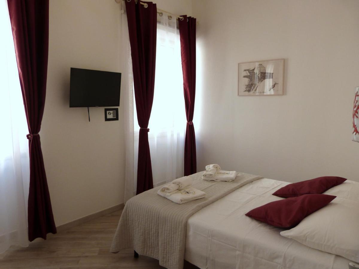 Clelia'S Boutique Rooms & Suites La Maddalena  Exterior photo