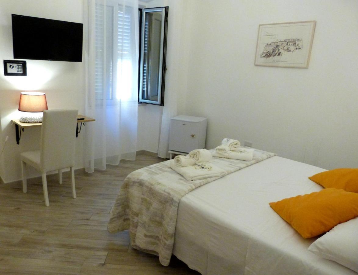 Clelia'S Boutique Rooms & Suites La Maddalena  Exterior photo